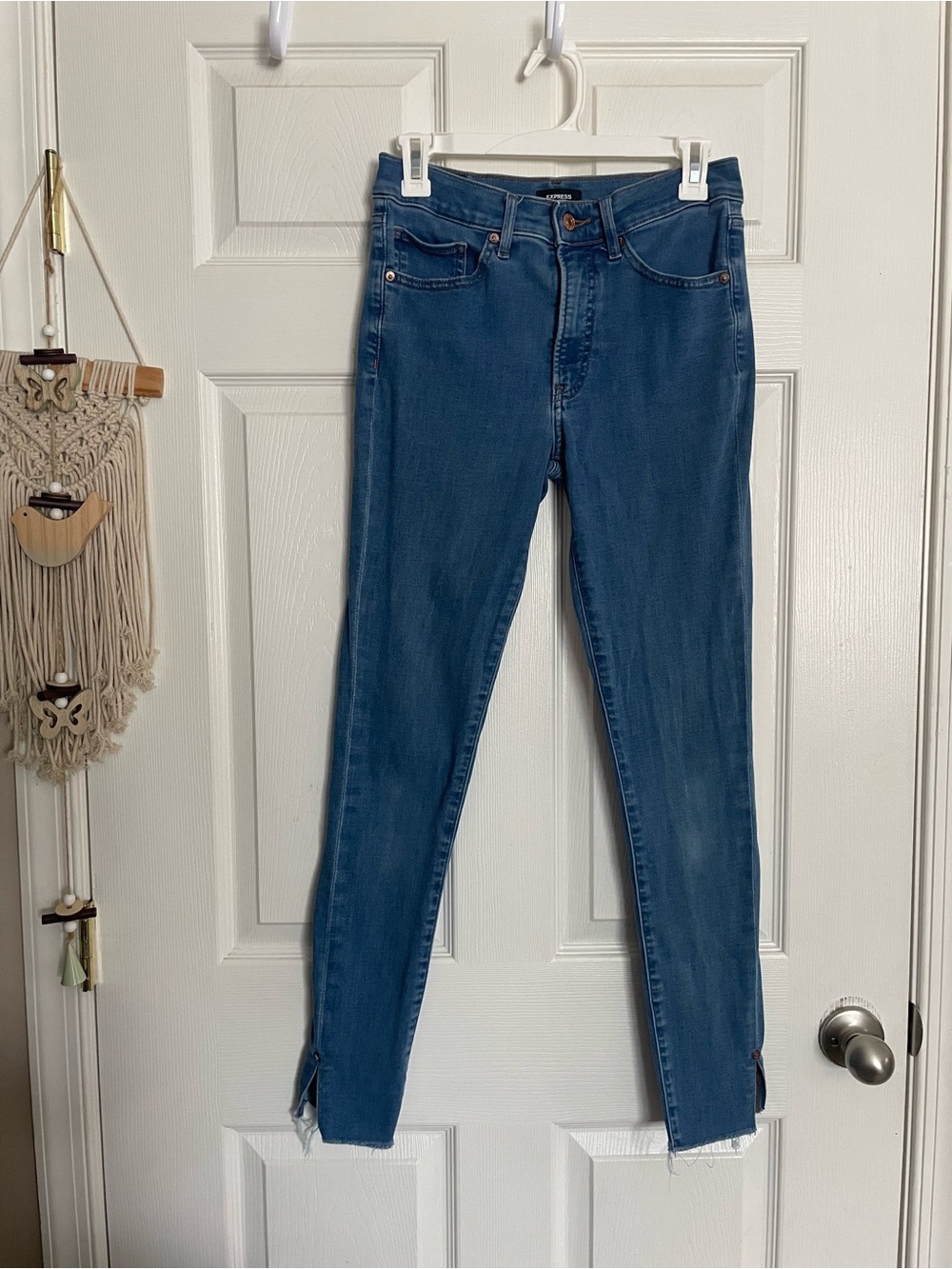 Express Women’s 4 Long Skinny Mid Rise Blue Slim Jeans